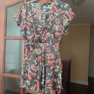 Super cute fall Lulu’s romper. Size S NWT Color: Navy